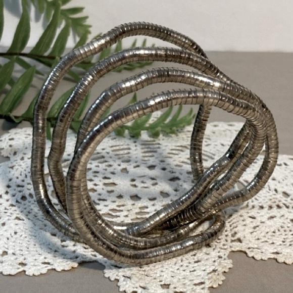 Vintage Flexible Metal Coil Abstract Necklace - Picture 7 of 12